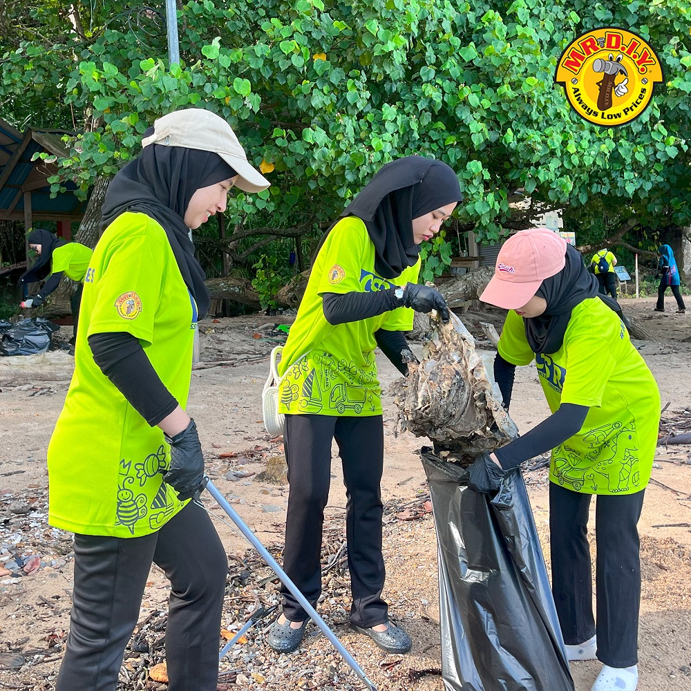 MR DIY CSR Beach Clean Up At Kilim Langkawi MR DIY