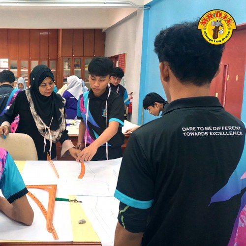 Mr Diy Csr Universiti Putra Malaysia Program Hala Tuju Sains Rumah